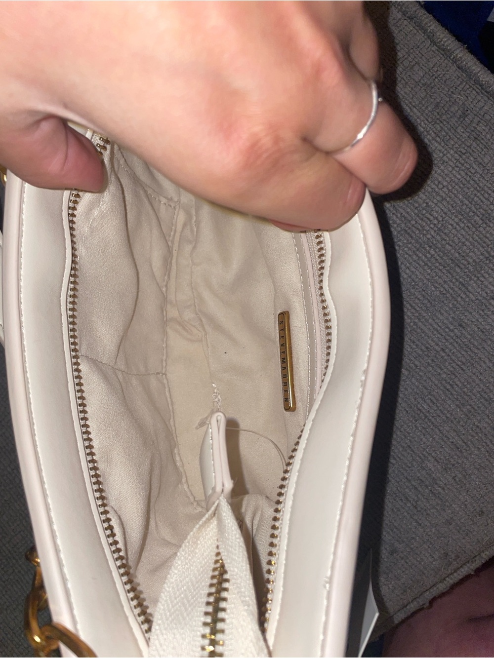 Steve Madden Ivory Shoulder Bag with Gold Chain Accent NWT! - Picture 5 of 6